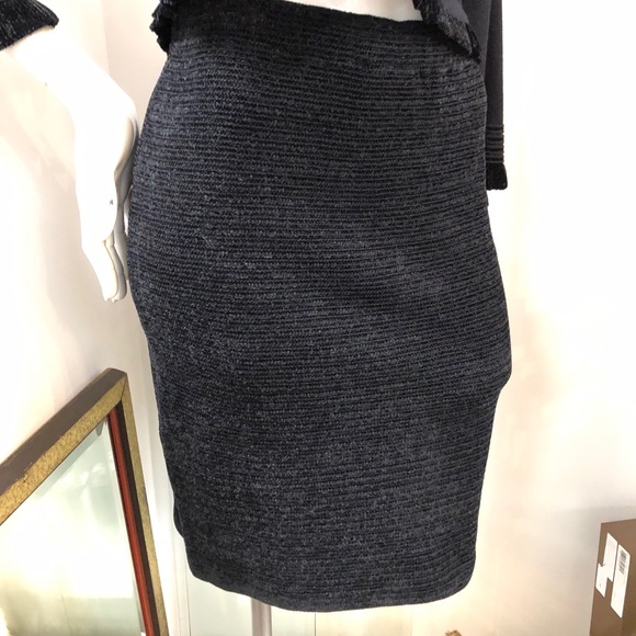 St. John Evening Marie Gray Black Emb. Skirt Suit - Picture 7 of 8